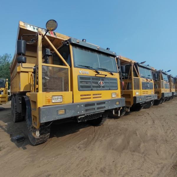 Manual Transmission Heavy Duty Dumper on Sinotruk Chassis with Power Assisted Steering