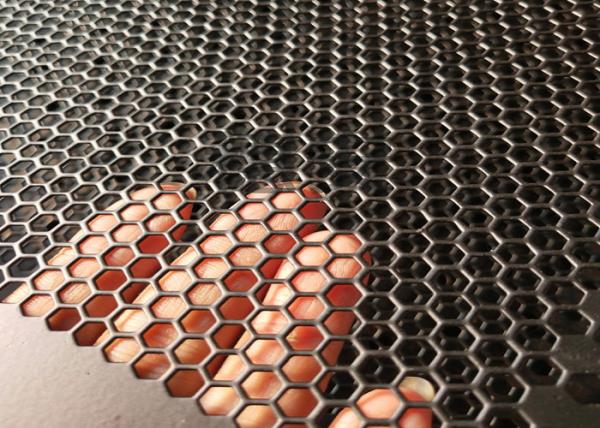 Folha de metal perfurada Vários arranjos de buracos Aço inoxidável Alumínio galvanizado Certificado ISO