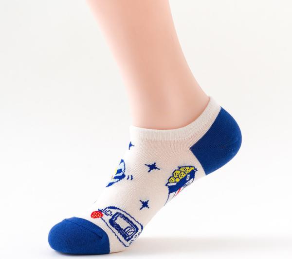 Jacquard Logo Ankle Length Socks Soft Hand Feeling Various Pattern Available Ankle Socks For Pain