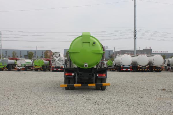 18000kg Jiefang J6L Sewage Suction Truck Vehicle Diesel Manual Transmission
