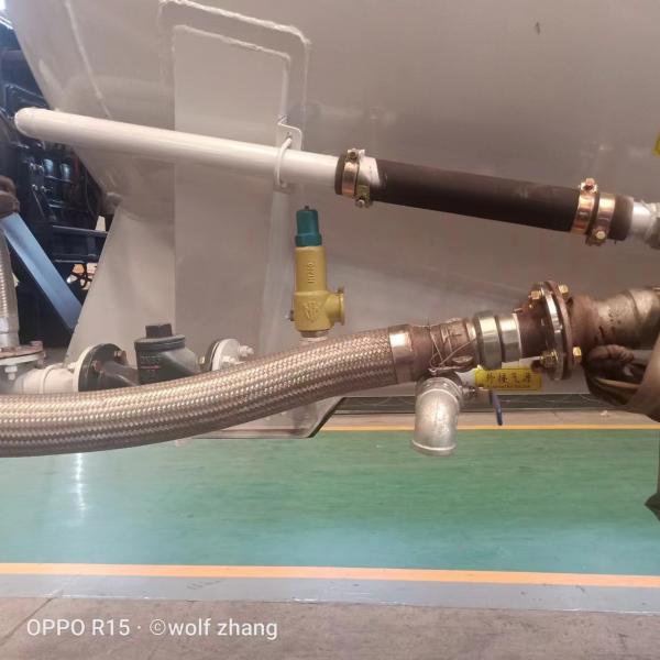 Low-density Powder Material Transportation Semi-trailer Horizontal Powder tank Semi-trailer