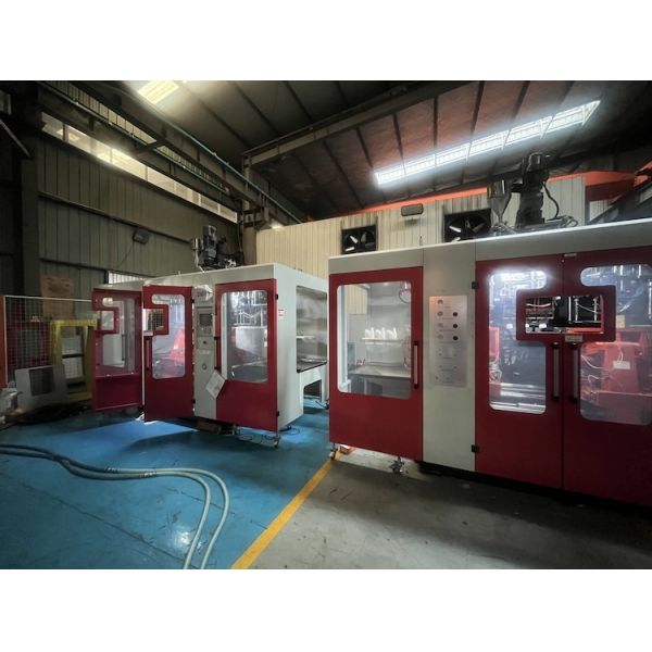 Custom Blow Molding Machine Incorporating 15kw Extrusion Motor Power Engineered