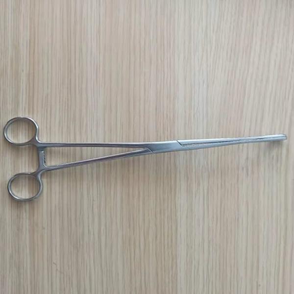 Хирургическая губка инструментов и оборудований больницы медицинская держа пинцет