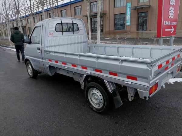 2022 Wuling Rongguang Pequeno Caminhão de Combustível 1.5L Standard Cargo Carrier