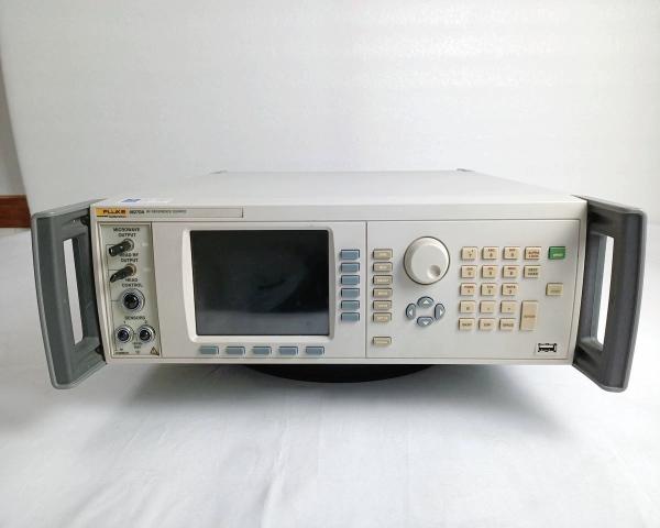 Low Phase Noise RF Reference Source Multi Function Calibrator 27 GHz  Fluke 96270A