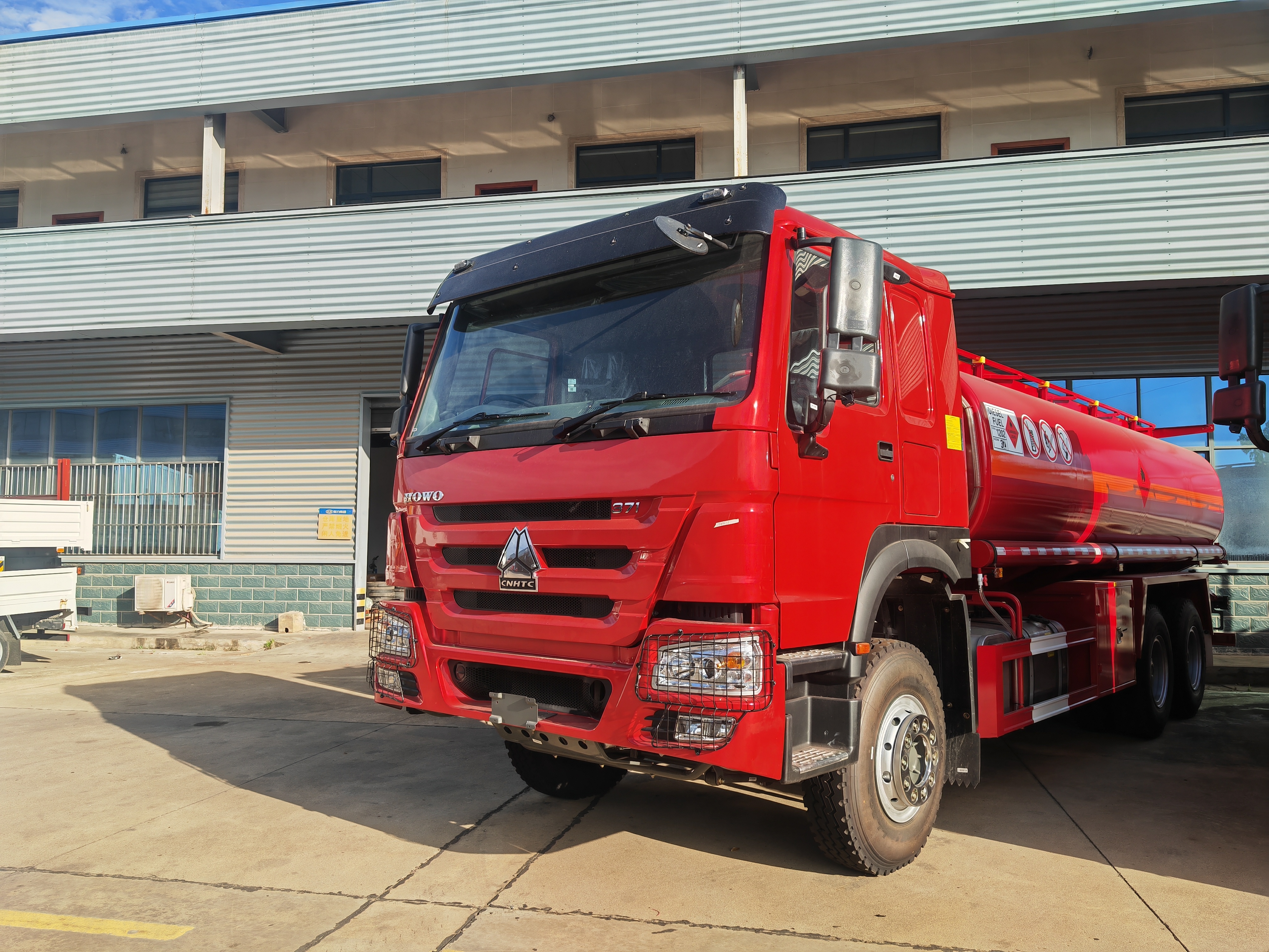 HOWO 371 HP 6×4 18,000L Fuel Tanker Truck with Fuel Dispenser