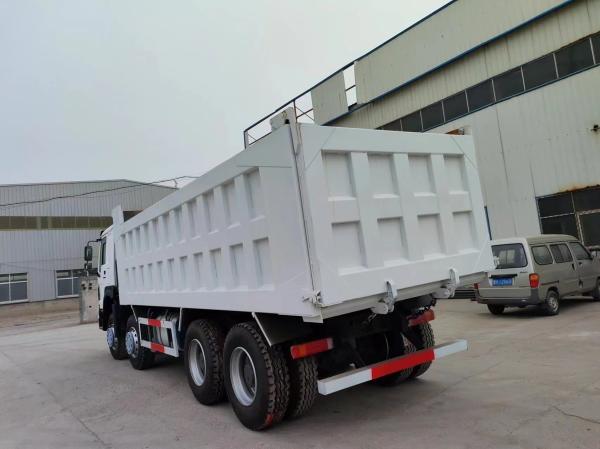 Caminhão de despejo de estilo de elevação dianteira 12.00r20 Pneus 375HP Sinotruk HOWO 8 * 4 Caminhão de segunda mão