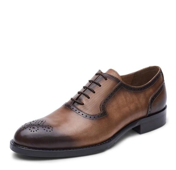 O estilo clássico de Oxford das sapatas de vestido formal dos homens do plutônio anunciou sapatas feitos a mão para o negócio