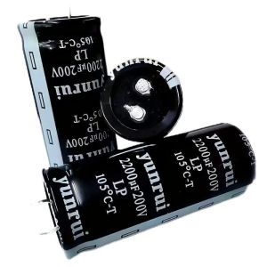 Condensadores electrolíticos con resistencia a la tracción del cable conductor. La fuerza de tracción puede causar cortocircuitos o aumento de la corriente de fuga. Opción superior.