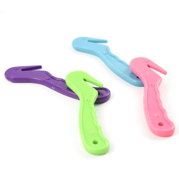 Colorful Beak Shape Horse Hoof Pick 16.5cm Plastic High Reliability