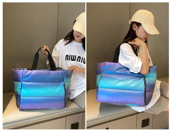 Luxury Jelly Beach PVC Tote Bag For Women Custom Designed Fashionable Shopping Handbag With Logo Vinyl Bag Handles Sports Clear PVC Tote Bags