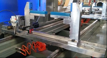 Cnc PVC профиля автомата для резки CNC 4 осей машина алюминиевого сверля и выстукивая