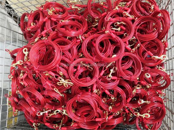 Cable à cravate rouge avec métal printemps durable à double extrémité en acier enduit de colle câble de traction pour chiens en plein air