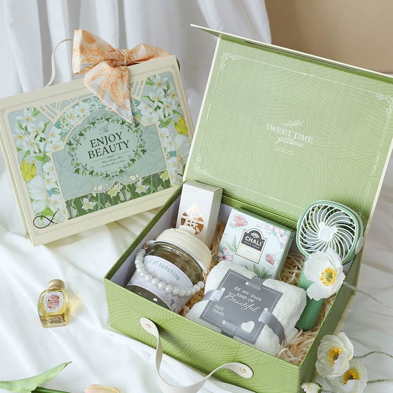 Luxury Handle Gift Boxes With Ribbon And Floral Pattern For Retail Packaging