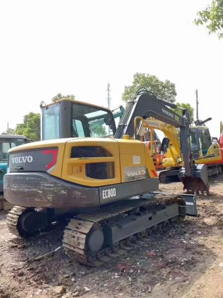 高安全性能 広々とした快適なキャビンを備えた二用ボルボ掘削機EC80D
