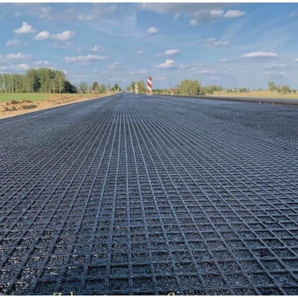 PP geogrid Polyester (PET) geogrid Fiberglass geogrid Steel Plastic Bi-Directional Universal Retaining Wall Geogrid Driveway Stabilization Grids Gravel Grid Walls Geocell Geogrid For Retaining Wall