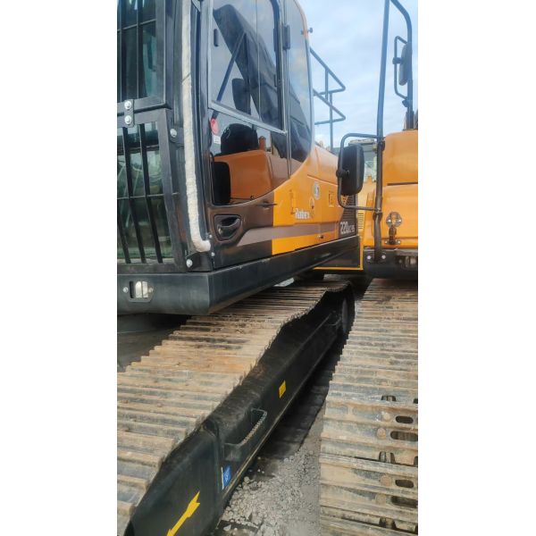 Used Hyundai excavators, 9 rolls Hyundai excavators, Hyundai 220-9, Hyundai 225-9