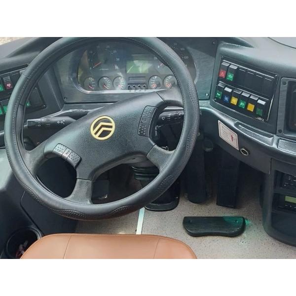 Dragón de oro usado XML6113 de la sola mano de la puerta del motor de Yuchai de los asientos de la suspensión 47 del saco hinchable del autobús del pasajero 2da