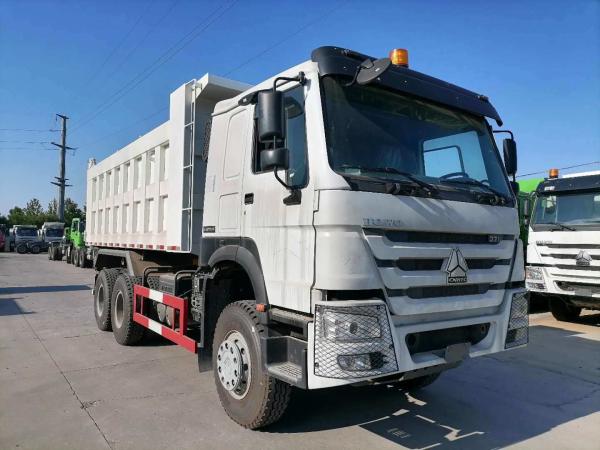 White HOWO 6X4 Tipper Truck With Tubeless Tire Design And Max Speed 75 Km/H