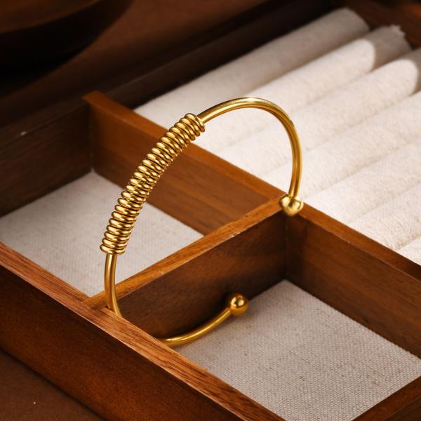 Bracelets de manchette en acier inoxydable en or pour les femmes