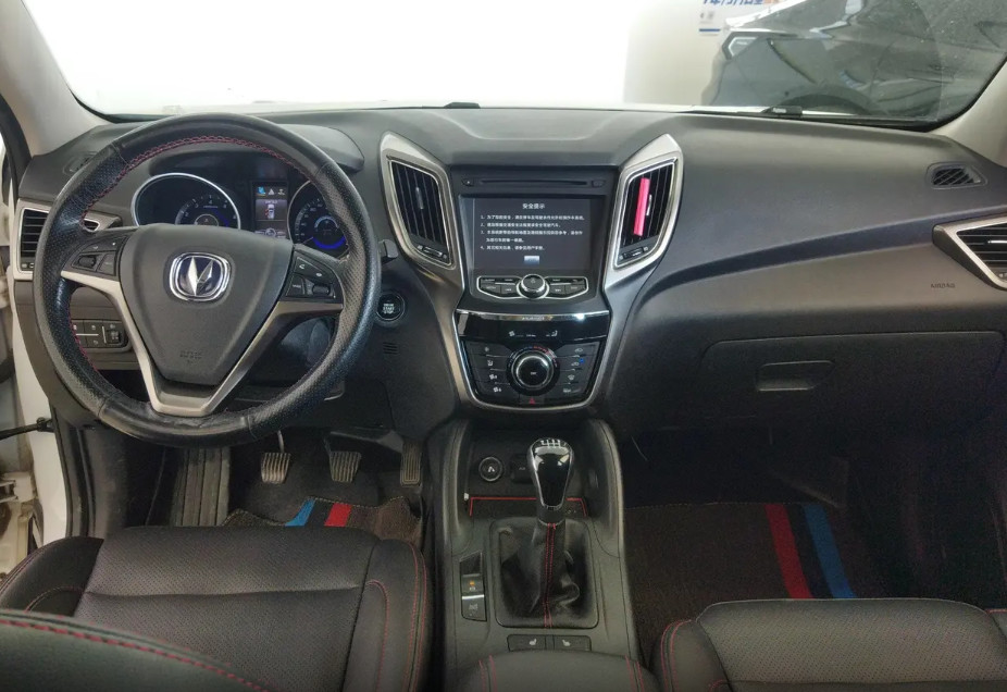 Чанган CS75 2014 модель 2.0L ручной ведущий модель Национальный V компактный внедорожник бензин 2.0L 158 лошадиных сил L4 6-ступенчатый ручной