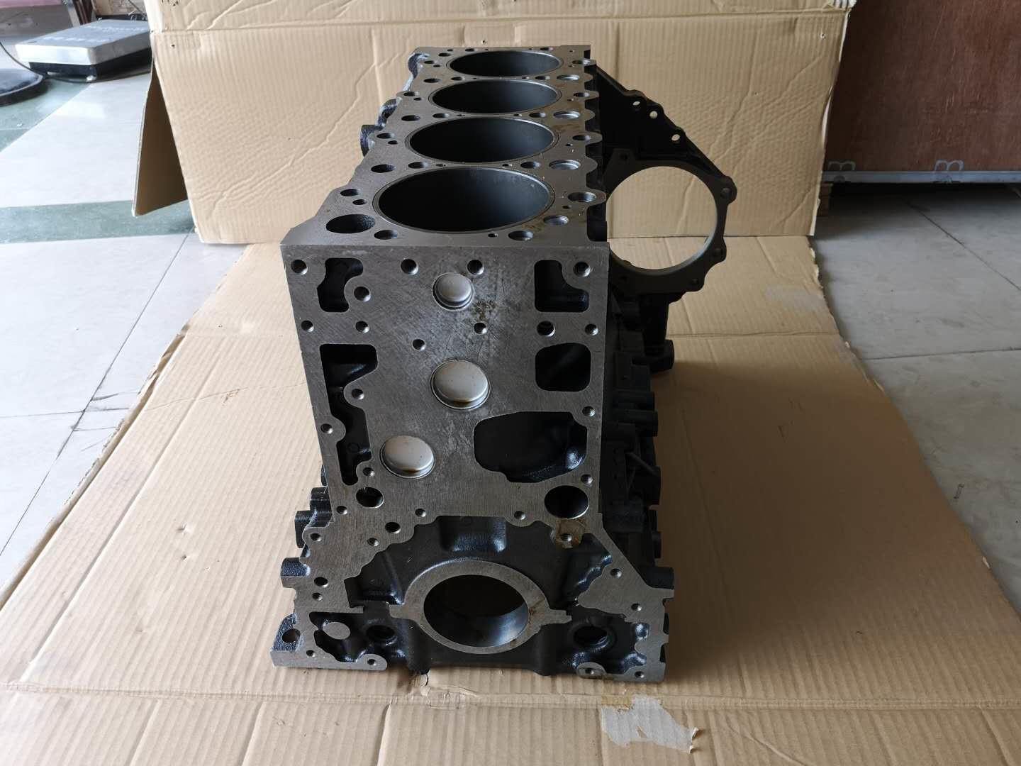 700P FTR 4HK1 цилиндровый блок 8982045280 С гильзы цилиндра