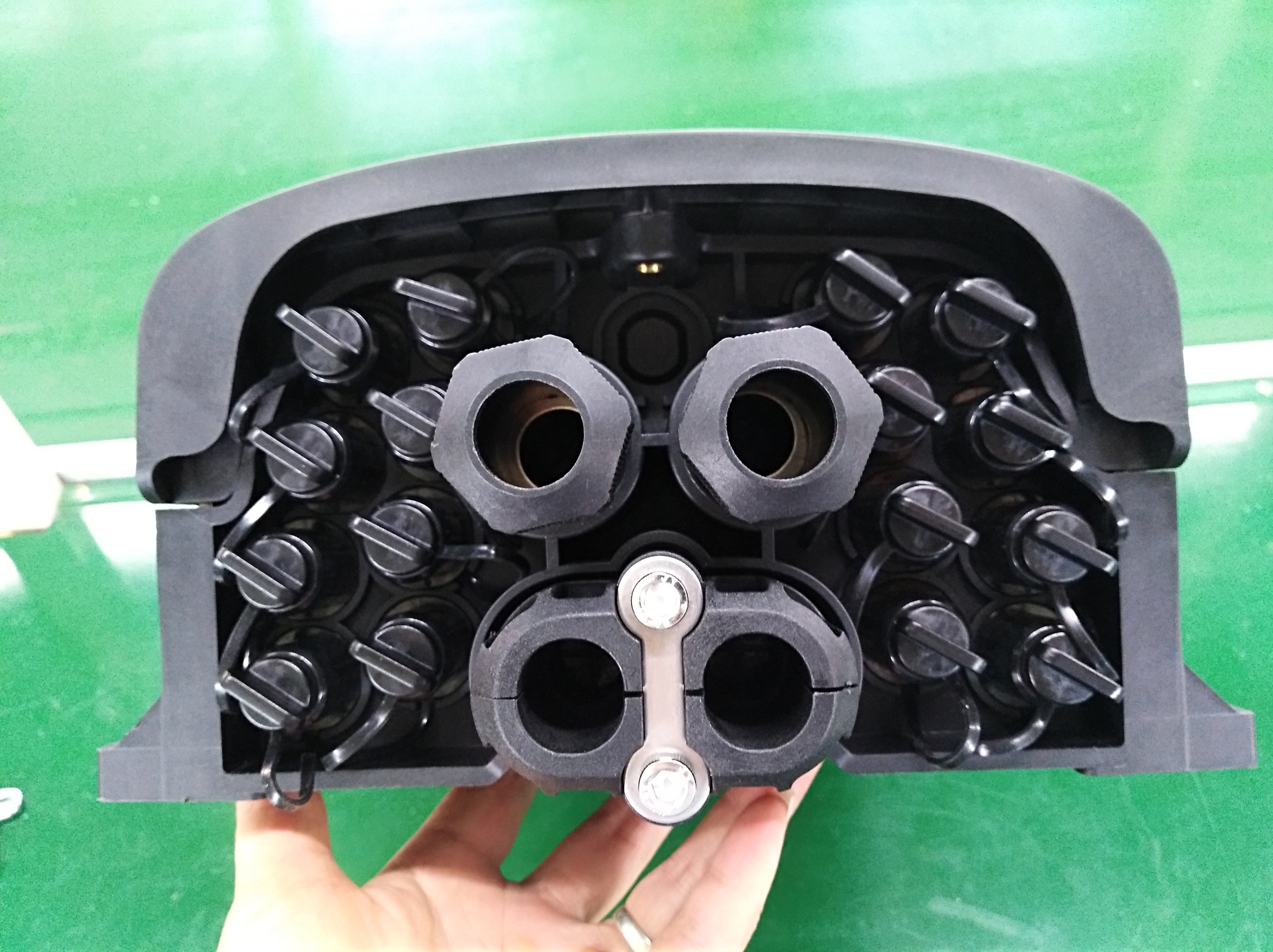 Pre-connectorized Optical Fiber Distribution Box  GFS-16QX IP68 378*255*136mm 16 pre-connected adapter aerial-mount