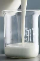 Émulsion de polymères à base d'eau pour l'étanchéité des toits