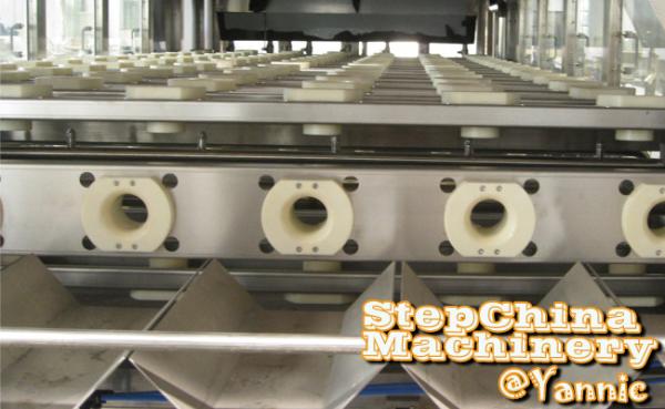 600 BPH Capacity Automatic Bottle Filling Machine 380V 50HZ Three Phase Power