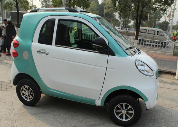 350 Kg Small Battery Car 60V 2200W 80 Km Smart Charging 6-8hs Easy Operation