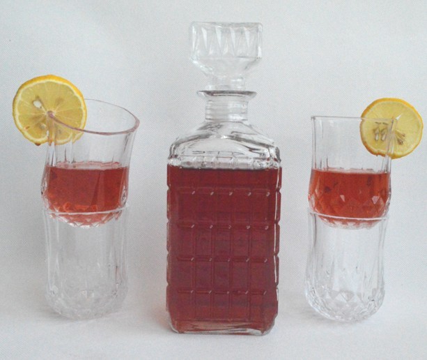 GLASS WINE DECANTER WITH 4 CUPS