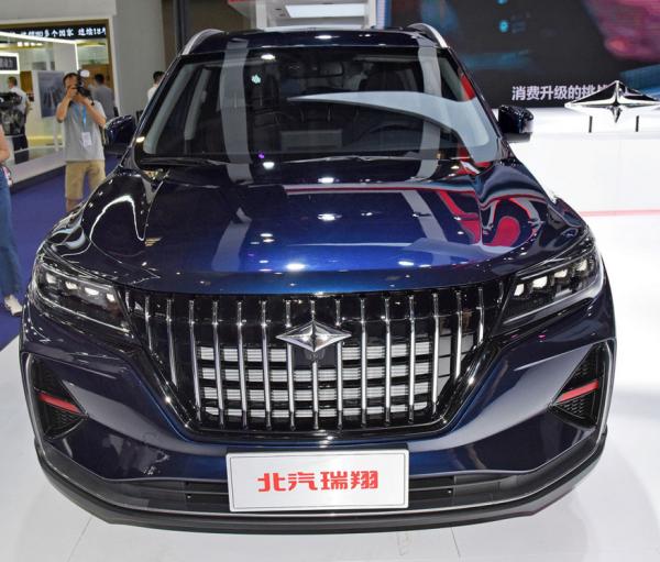 180KM Midsize SUV Gasoline Vehicle 1.5L Displacement Excellent Performance Safe Car