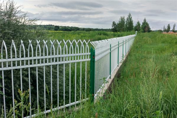 2000mm Tubular Steel Fence Square Pipe Horizontal Rail Garrison Fence
