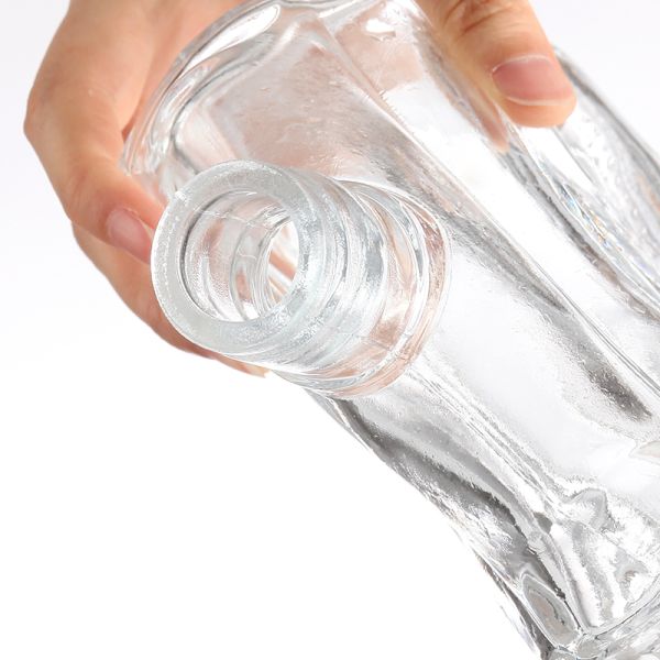 Estilo más popular Botella de whisky de vidrio de 750 ml Estampado en caliente y cuello de aluminio de plástico PP