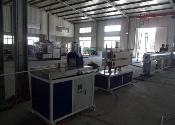 Linha de produção da tubulação do Pvc da fonte de água/máquina plástica para a tubulação de fonte da água do PVC