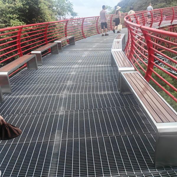 30mm Pitch Industrial Steel Grating With 3mm Cross Bar Thickness Machine Pressure Welding