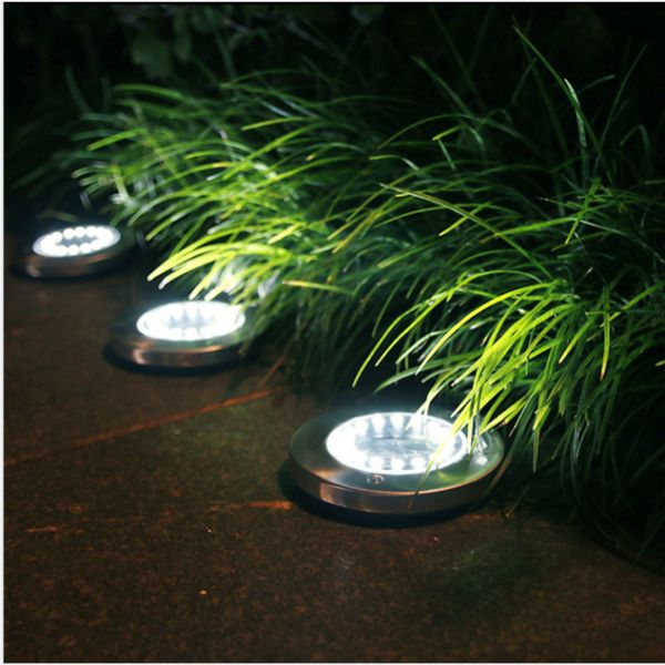 Garden Yard Decorative Solar Flood Lights with IP-65 LED Light Source and Solar Power