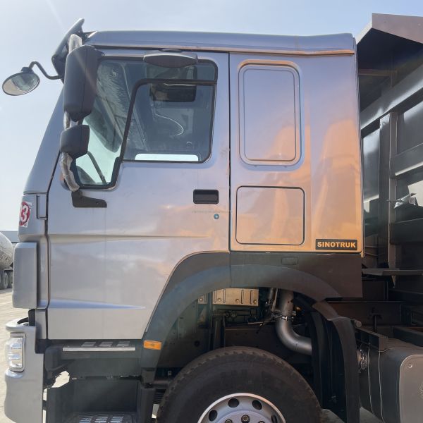 Левое рулевое управление Sinotruk Howo 6x4 Дамп-Трактор Использованный 375hp 10 колес 20CBM наклона грузовиков