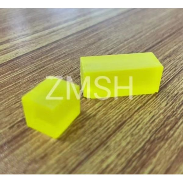 Synthetic Colored Gemstone YAG Crystals Emerald Green Freeform Cutting For Luxury Jewelry