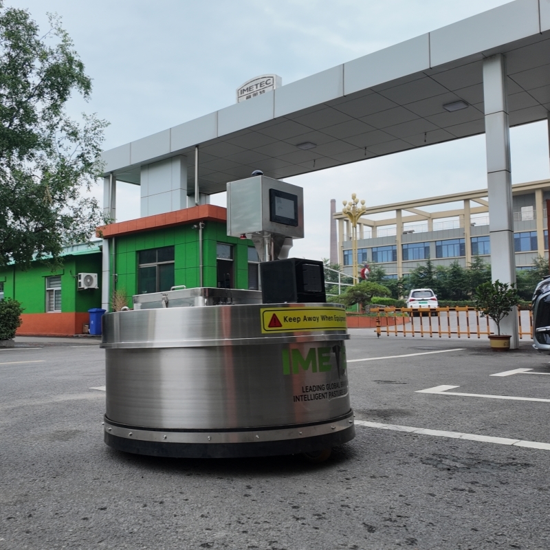 Farm Robotic Feed Pusher 24V50AH Lithium Battery Climbing ≤20 Degree Autonomous Feeding Equipment