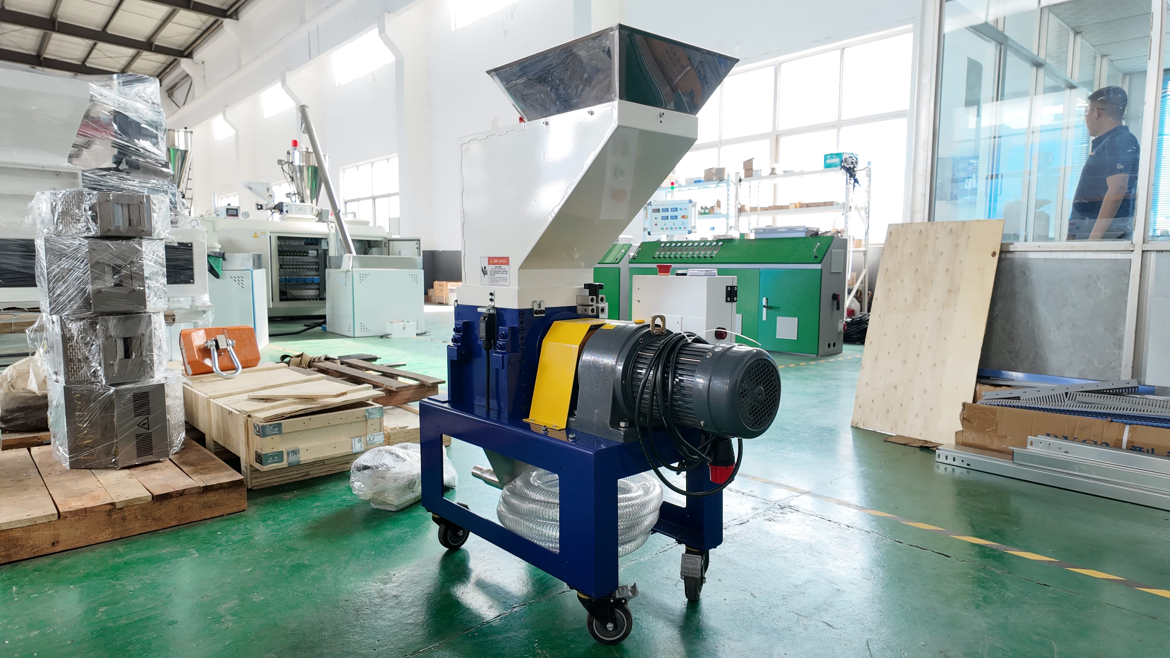 Injection Waste Online Crushing Machine Low Speed Silence Crusher