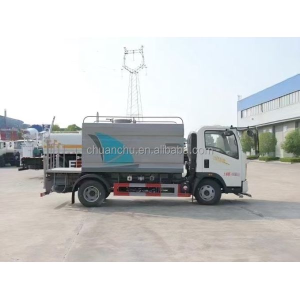 HOWO 4*2 Water Bowser Truck with 8000 Liters Square Tanker and Right Hand Driver