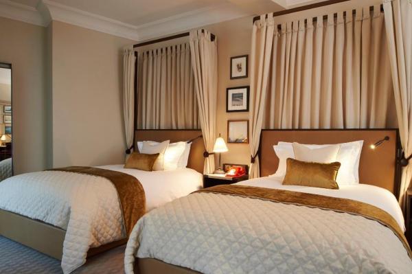 Negeri Perak hotel building high quality room furniture by solid wood beds and Luxury sofa with coffee table