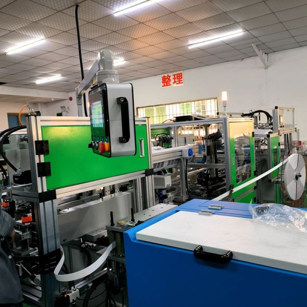 18 Circulating Moulds Car Filter Making Machine For Car Filters And Production