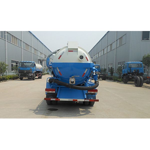 Sewer suction truck tanker dongfeng 5000 liters sewage sucking truck for sale