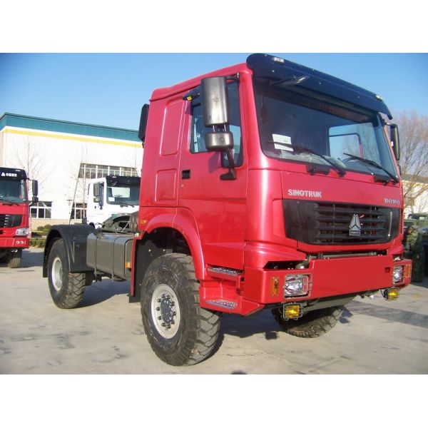 SINOTRUK  371HP 15 Ton Prime Mover Truck in Green Manual Unloading Diesel Trucks  Global Machine