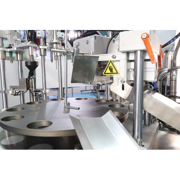 Машина косметического руководства трубок пластмассы лосьона тела машины завалки трубки краски волос проводника волос заполняя герметизируя