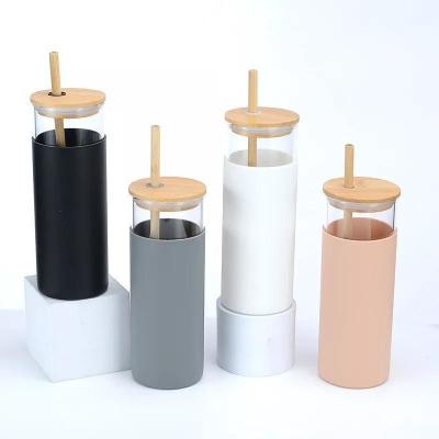 Reusable Design 20oz 17oz Water Bottle Residential Glass Juice Tumbler Glass Drinking Bottle With Silicone Sleeve Eco Friendly Stylish