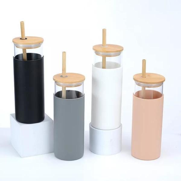 Reusable Design 20oz 17oz Water Bottle Residential Glass Juice Tumbler Glass Drinking Bottle With Silicone Sleeve Eco Friendly Stylish