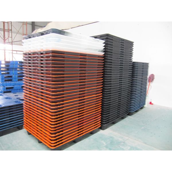 Blow Mould Industrial Plastic Pallet Nestable Lightweight 9 Feet